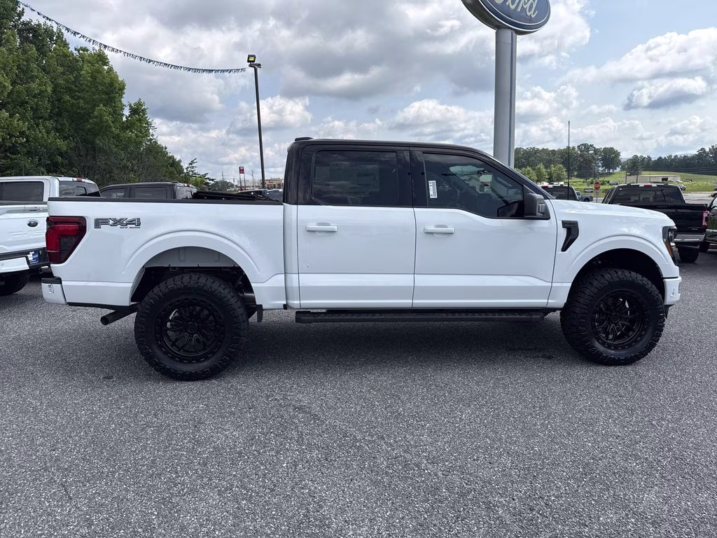 2026 Oxford White Ford F-150 XLT 4X4 Truck