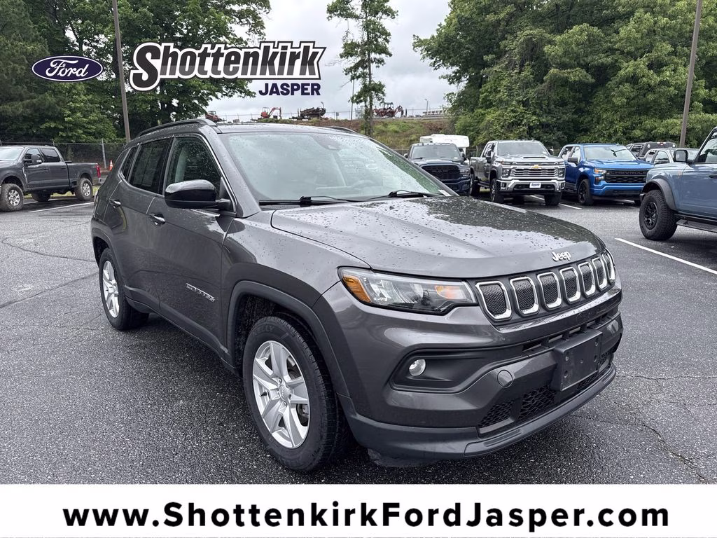 2022 Granite Crystal Metallic Clearcoat Jeep Compass Latitude FWD SUV