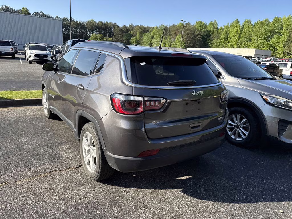 2022 Granite Crystal Metallic Clearcoat Jeep Compass Latitude FWD SUV