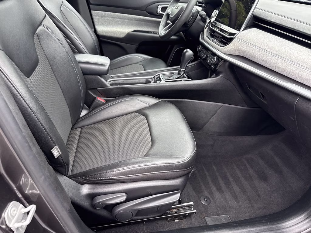 2022 Granite Crystal Metallic Clearcoat Jeep Compass Latitude FWD SUV