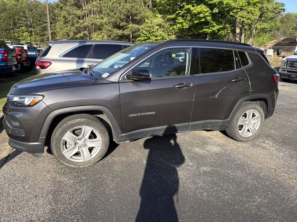 2022 Granite Crystal Metallic Clearcoat Jeep Compass Latitude FWD SUV
