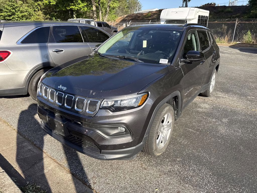 2022 Granite Crystal Metallic Clearcoat Jeep Compass Latitude FWD SUV