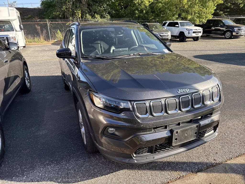 2022 Granite Crystal Metallic Clearcoat Jeep Compass Latitude FWD SUV