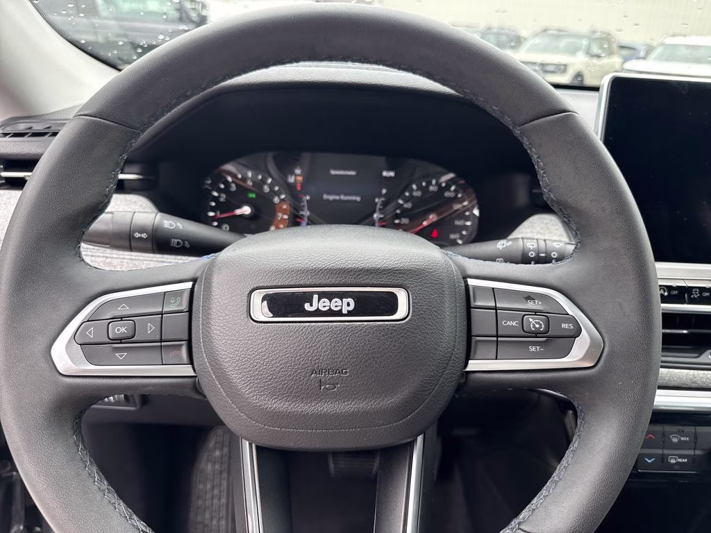 2022 Granite Crystal Metallic Clearcoat Jeep Compass Latitude FWD SUV