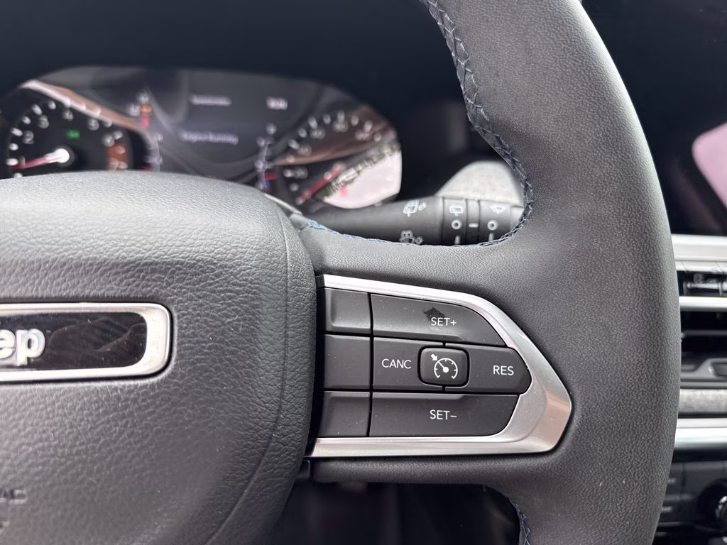 2022 Granite Crystal Metallic Clearcoat Jeep Compass Latitude FWD SUV