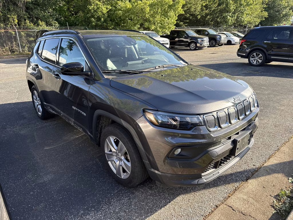 2022 Granite Crystal Metallic Clearcoat Jeep Compass Latitude FWD SUV