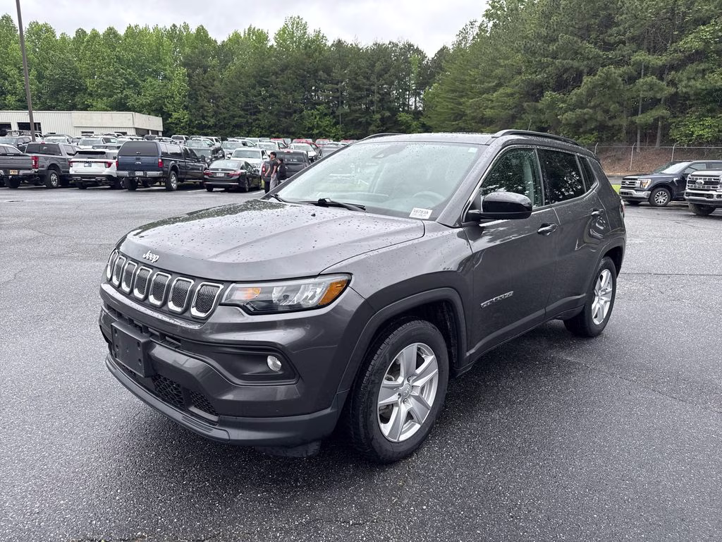 2022 Granite Crystal Metallic Clearcoat Jeep Compass Latitude FWD SUV