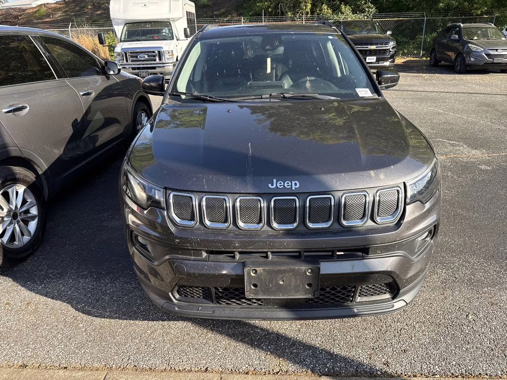 2022 Granite Crystal Metallic Clearcoat Jeep Compass Latitude FWD SUV