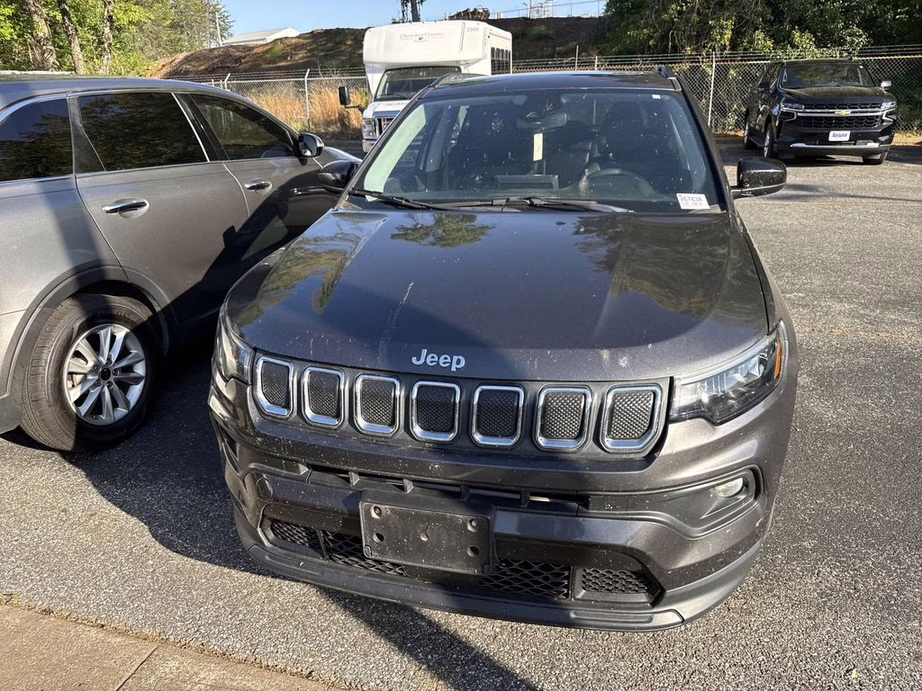 2022 Granite Crystal Metallic Clearcoat Jeep Compass Latitude FWD SUV
