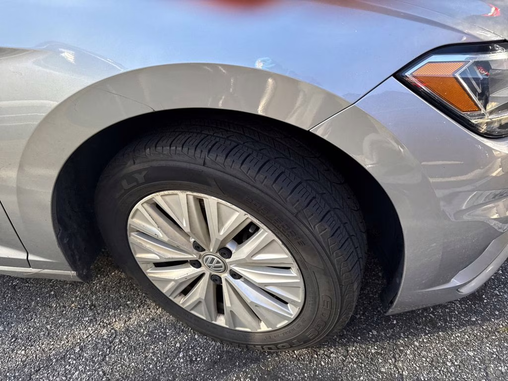 2019 Silver Metallic Volkswagen Jetta 1.4T S FWD Sedan