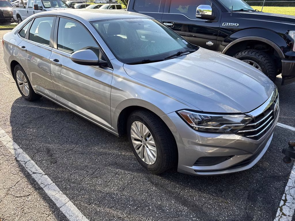 2019 Silver Metallic Volkswagen Jetta 1.4T S FWD Sedan