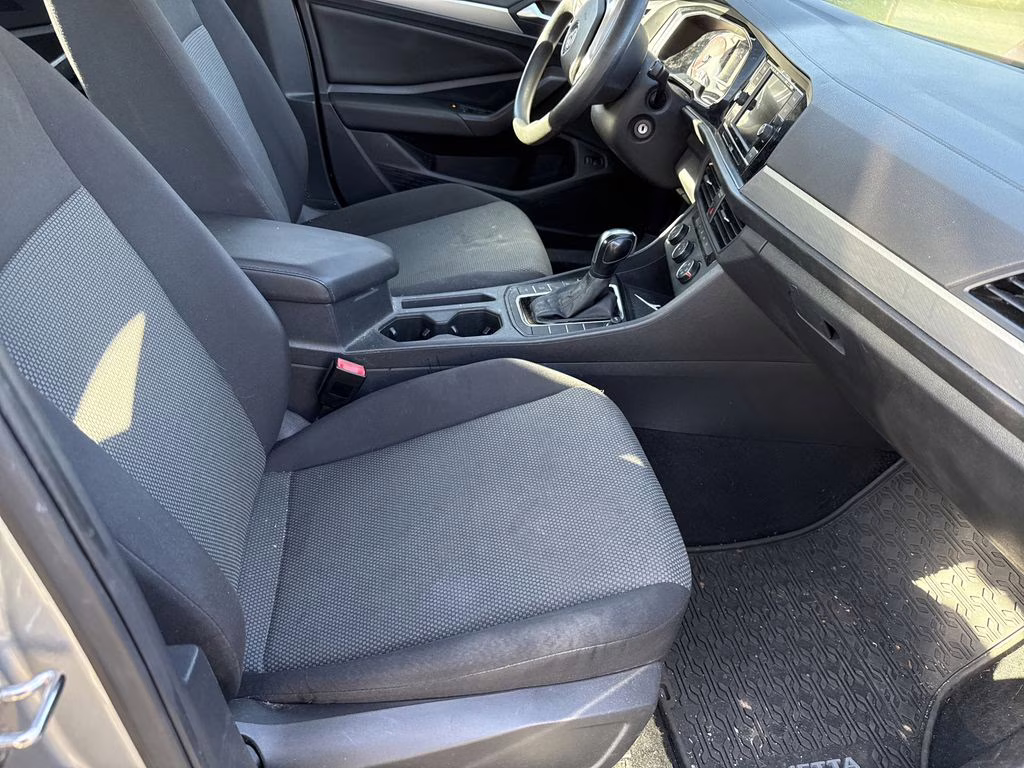 2019 Silver Metallic Volkswagen Jetta 1.4T S FWD Sedan