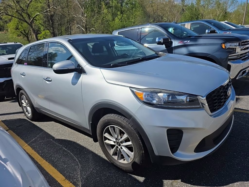 2019 Sparkling Silver Kia Sorento L FWD SUV