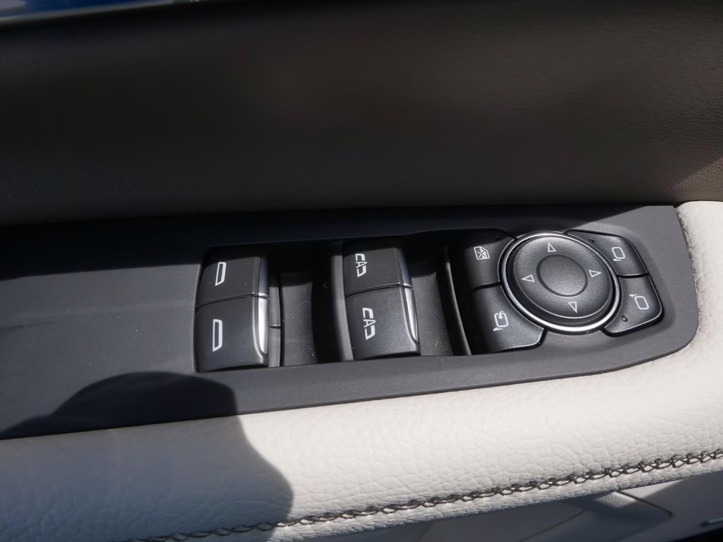 2025 White Frost Tricoat GMC Yukon XL Denali 4X4 SUV