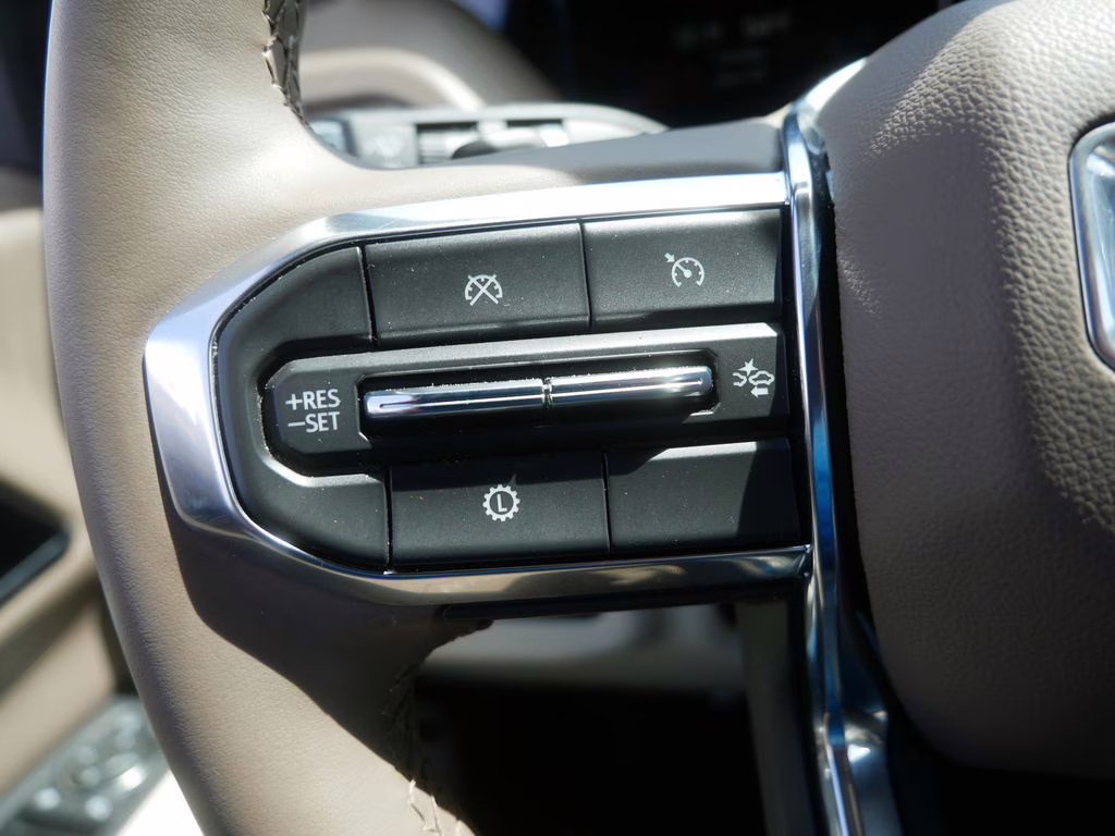 2025 White Frost Tricoat GMC Yukon XL Denali 4X4 SUV