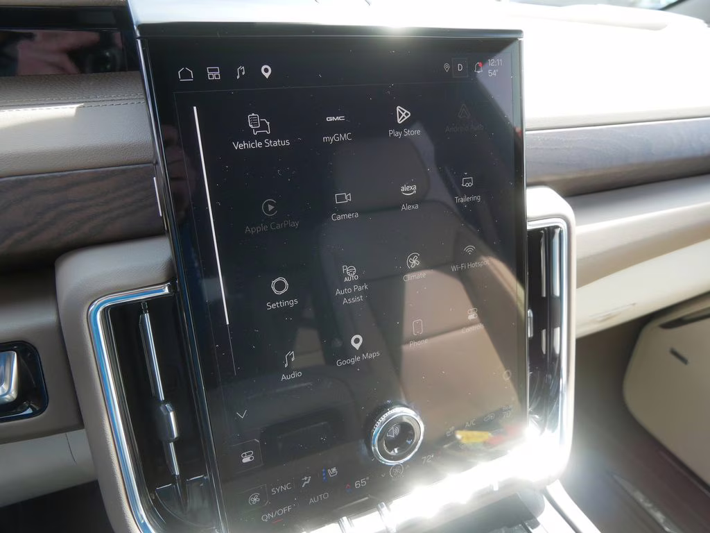 2025 White Frost Tricoat GMC Yukon XL Denali 4X4 SUV