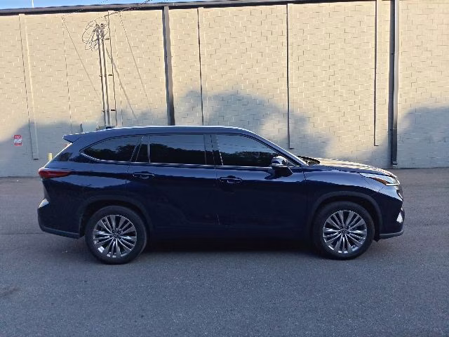 2023 Blueprint Toyota Highlander Platinum FWD SUV