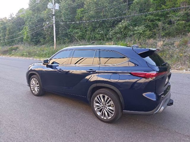 2023 Blueprint Toyota Highlander Platinum FWD SUV