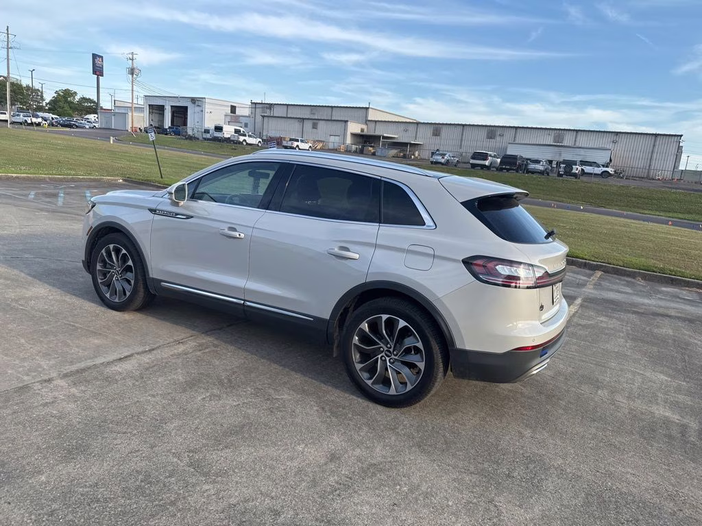 2022 Pearl Metallic Lincoln Nautilus Reserve FWD SUV