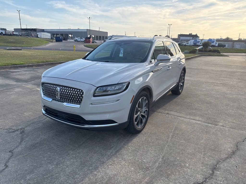 2022 Pearl Metallic Lincoln Nautilus Reserve FWD SUV