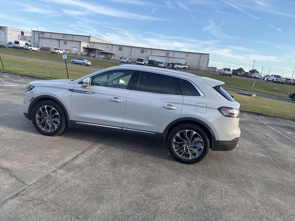 2022 Pearl Metallic Lincoln Nautilus Reserve FWD SUV