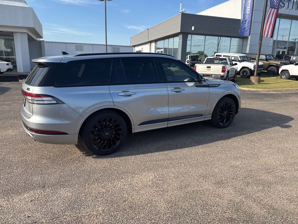 2023 Silver Radiance Metallic Clearcoat Lincoln Aviator Reserve RWD SUV
