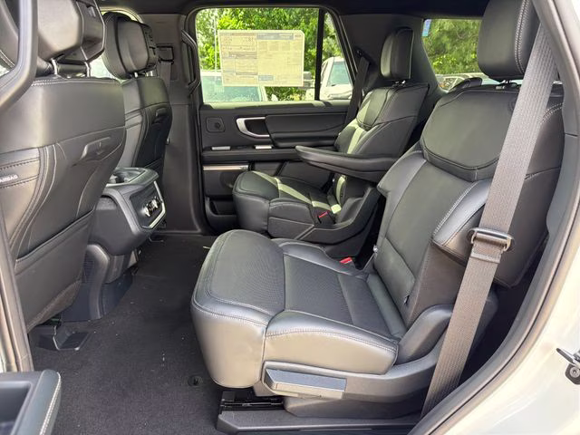 2026 Star White Metallic Tri-Coat Ford Expedition Platinum 4X4 SUV