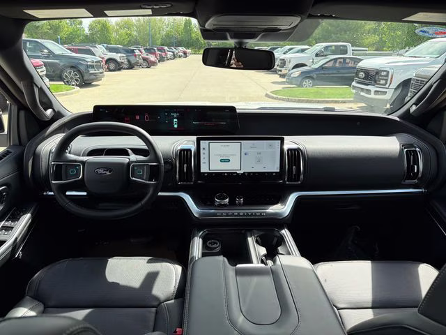 2026 Star White Metallic Tri-Coat Ford Expedition Platinum 4X4 SUV