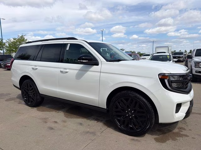 2026 Star White Metallic Tri-Coat Ford Expedition Platinum 4X4 SUV