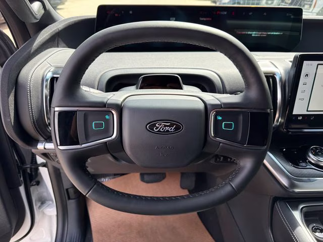 2026 Star White Metallic Tri-Coat Ford Expedition Platinum 4X4 SUV