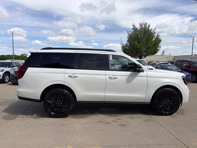 2026 Star White Metallic Tri-Coat Ford Expedition Platinum 4X4 SUV