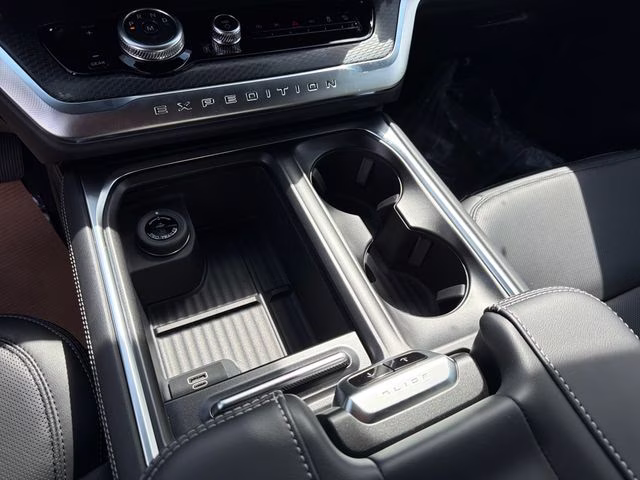 2026 Star White Metallic Tri-Coat Ford Expedition Platinum 4X4 SUV