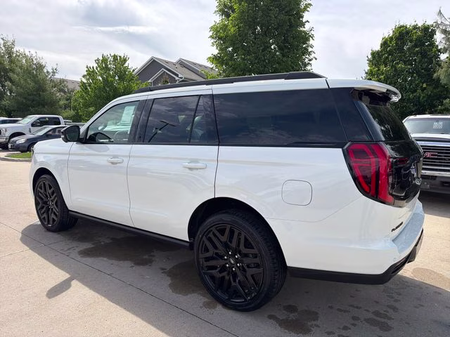 2026 Star White Metallic Tri-Coat Ford Expedition Platinum 4X4 SUV