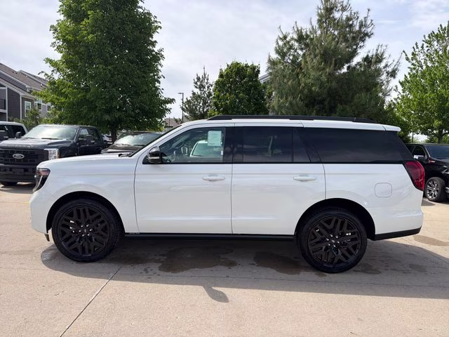 2026 Star White Metallic Tri-Coat Ford Expedition Platinum 4X4 SUV