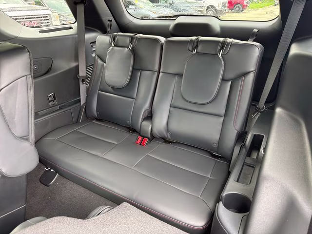 2026 Rapid Red Metallic Tinted Clearcoat Ford Explorer ST-Line 4X4 SUV
