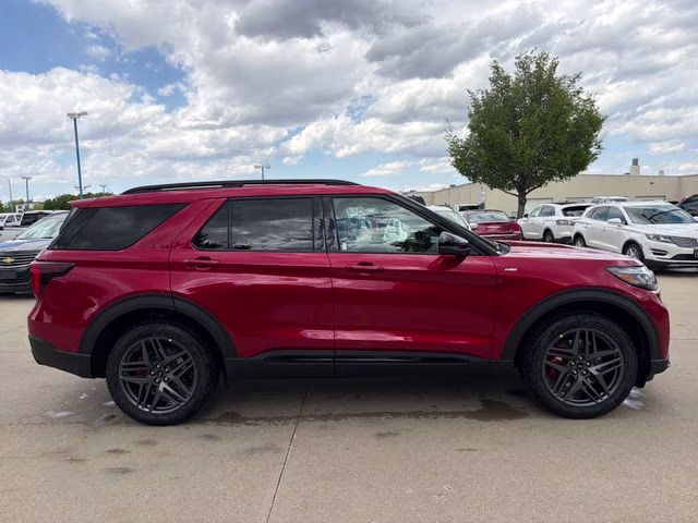 2026 Rapid Red Metallic Tinted Clearcoat Ford Explorer ST-Line 4X4 SUV