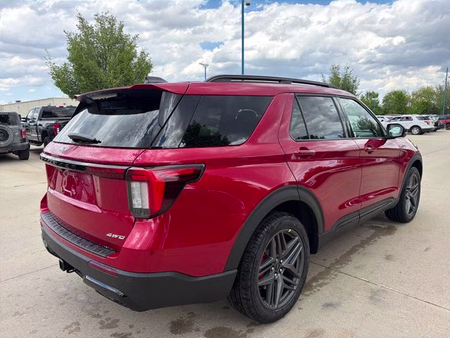 2026 Rapid Red Metallic Tinted Clearcoat Ford Explorer ST-Line 4X4 SUV