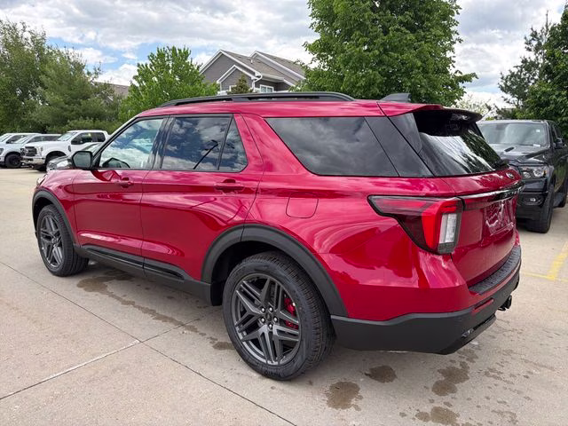 2026 Rapid Red Metallic Tinted Clearcoat Ford Explorer ST-Line 4X4 SUV