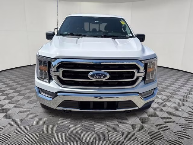 2022 Oxford White Ford F-150 XLT 4X4 Truck