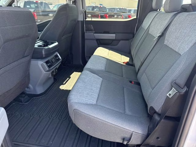 2022 Oxford White Ford F-150 XLT 4X4 Truck