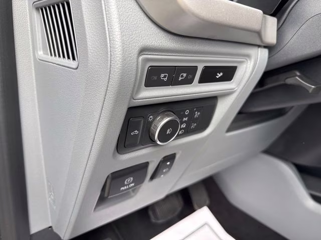 2022 Oxford White Ford F-150 XLT 4X4 Truck