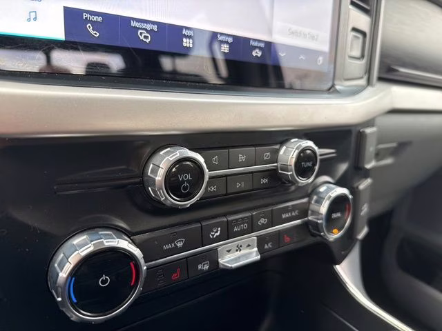 2022 Oxford White Ford F-150 XLT 4X4 Truck