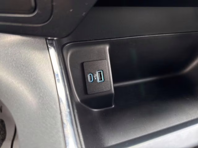 2022 Oxford White Ford F-150 XLT 4X4 Truck