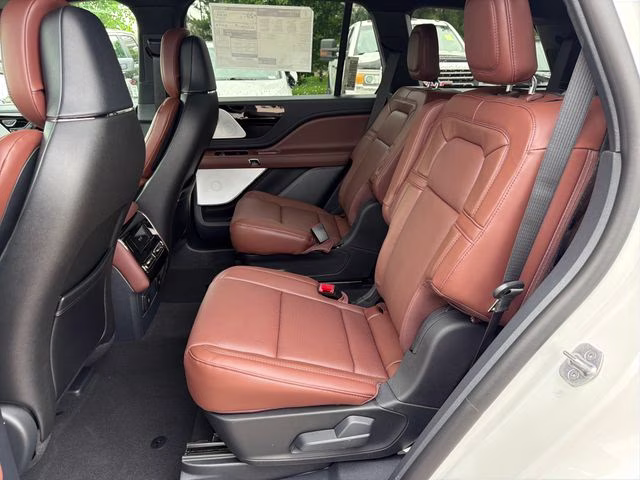 2026 Pristine White Metallic Tri-Coat Lincoln Aviator Reserve AWD SUV