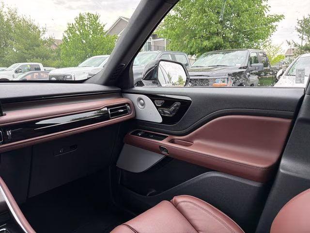 2026 Pristine White Metallic Tri-Coat Lincoln Aviator Reserve AWD SUV