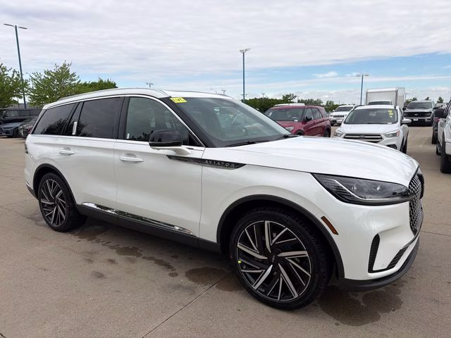 2026 Pristine White Metallic Tri-Coat Lincoln Aviator Reserve AWD SUV