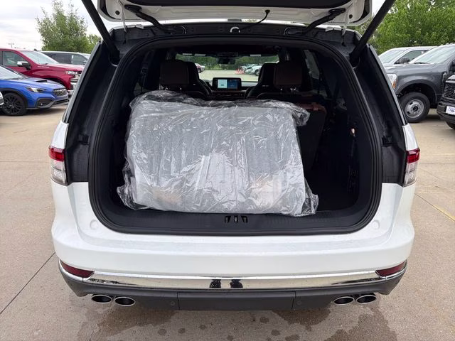 2026 Pristine White Metallic Tri-Coat Lincoln Aviator Reserve AWD SUV