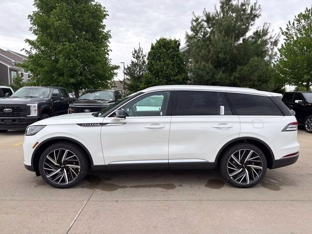 2026 Pristine White Metallic Tri-Coat Lincoln Aviator Reserve AWD SUV