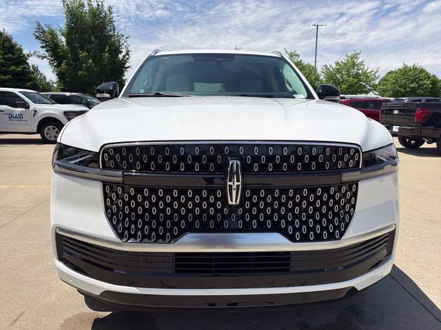 2026 Star White Metallic Tri-Coat Lincoln Navigator L Reserve 4X4 SUV