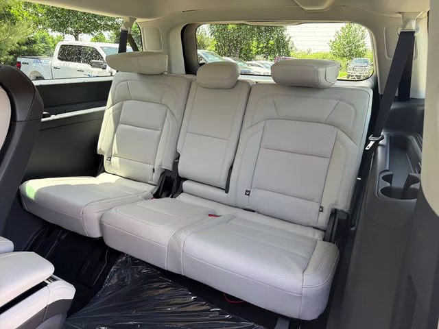 2026 Star White Metallic Tri-Coat Lincoln Navigator L Reserve 4X4 SUV